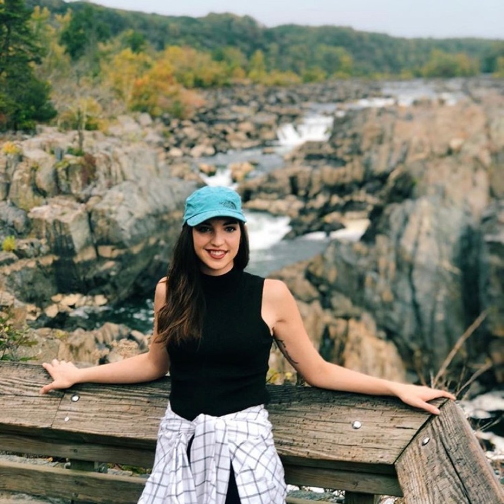 Meet your Posher, Cassandra